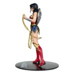 DC Direct PVC Statue 1/6 Wonder Woman by Jim Lee 30 cm - Slika 4